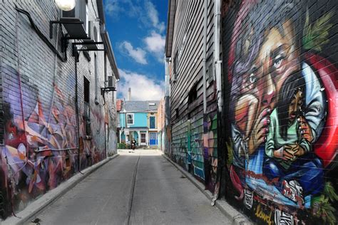 무료 이미지 골목 거리 미술 도시 지역 레인 벽화 낙서 인간 정착 도로 하부 구조 이웃 시티 건축물