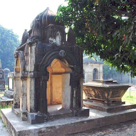 It is not only one one of the most important arteries in the heart of the city, but also it inherits the historical background of british empire. Inside South Park Street cemetery, Kolkata. - India Travel ...