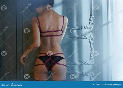 Erotyczny Portret Młoda Piękna Kobieta W Seksownej Bieliźnie Zdjęcie
