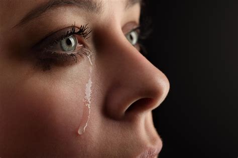 20 Dificuldades De Ser Uma Pessoa Emotiva Obaoba
