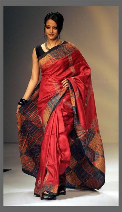 raima sen kolkata fashion week stylish sarees saree designs