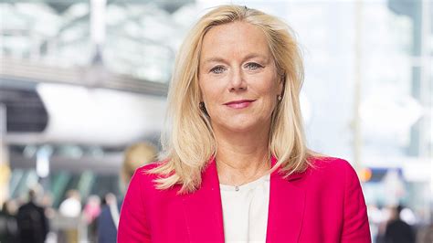 Kaag has gathered a wealth of experience in the political, humanitarian and development affairs. NPO pakt uit: lange film over 'premierskandidaat' Sigrid Kaag