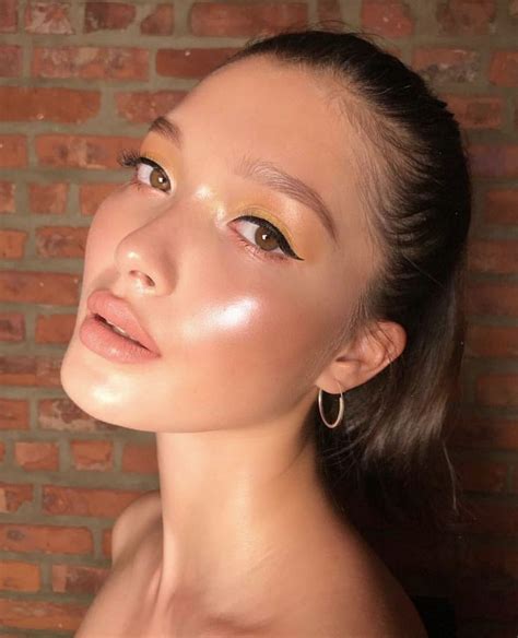 Pin By Jessica Chuquiej On °simple Makeup At Its Finest Glowy Makeup