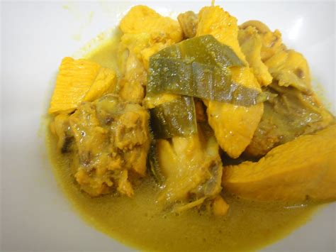 Lauk klasik ayam masak lemak kuning sudahpun siap untuk dinikmati! INTANBLING: gulai kuning ayam (masak lemak cili padi ayam)