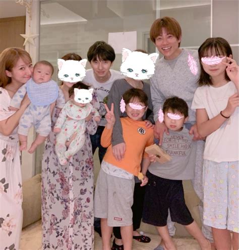 辻希美、家族6人での“令和ジャンプ”写真を公開「カウントダウンは家族皆で」｜e Talentbank Coltd