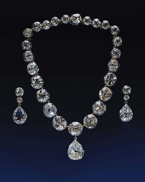Queen Victorias Coronation Necklace 👑 Questa Collana Presenta 26