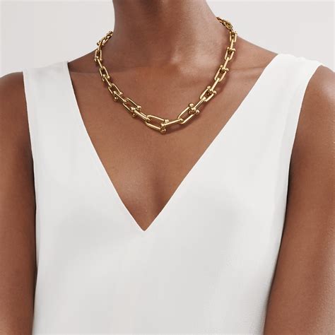 Tiffany Hardwear Graduated Link Necklace In 18k Gold Tiffany And Co In 2020 Link Necklace