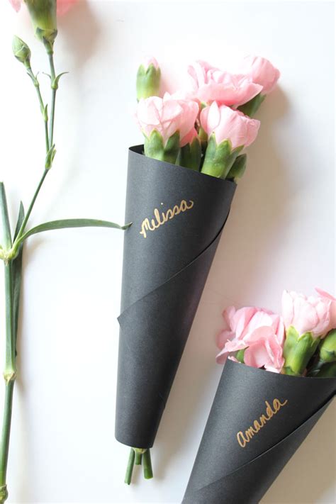 13 pretty ways to wrap your bouquet. Unique Ways to Wrap a Flower Bouquet as a Gift