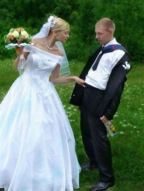Checking Him Out Wedding Photo Fails Funny Wedding Photos Russian Wedding