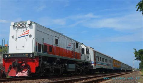 Kereta api kaligung merupakan layanan kereta api lokal komersil jarak menengah. Jadwal Kereta Api Putri Deli Medan Tanjungbalai | Seputar ...