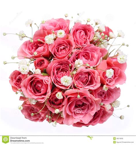 Vista macro superiore su un elegante bouquet realizzato da molte grandi persone rosa e viola. Mazzo Delle Rose Rosa Isolate Su Fondo Bianco. Nuziale ...