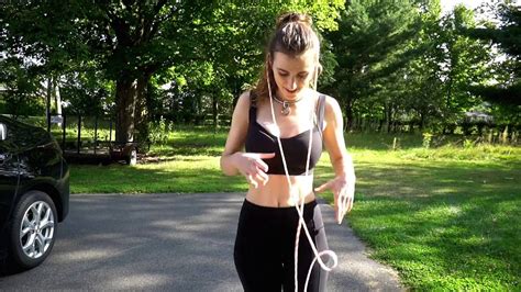 Sports Bra VS No Bra Jump Rope Test Is Telling You Why Women Need Bras