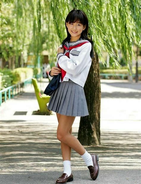 ボード 制服女子 Schoolgirls In Uniforms ② のピン