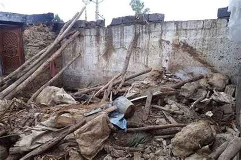Roznama Dunya تتہ پانی میں بارش کے باعث گھر کی چھت گر گئی، ایک ہی خاندان کے 10 افراد جاں بحق