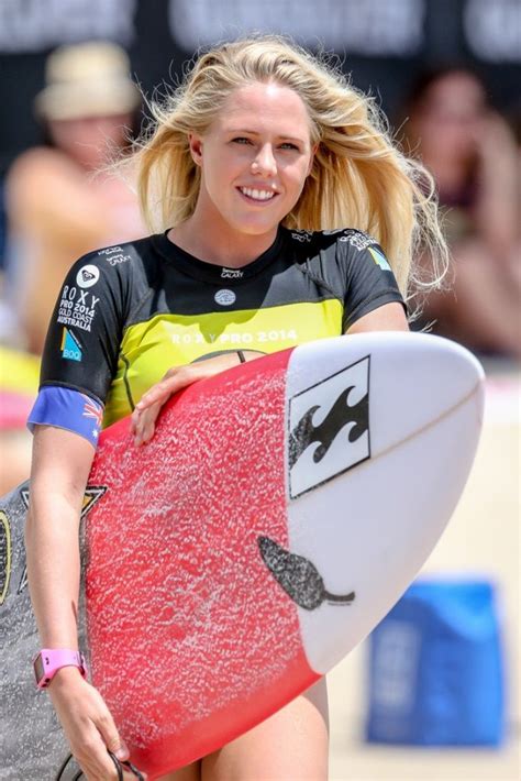 Pro Surfer Laura Enever AUS Roxy Pro Snapper Rocks Pro 2014 Surfing