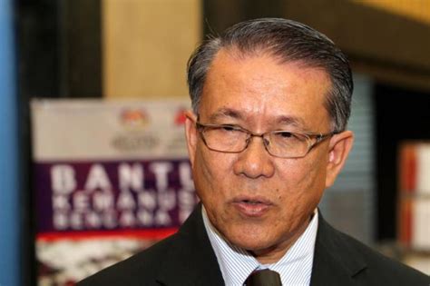 Son of tok paduka setia abdul aziz nordin and hajjah shaharizad muhamad wahi brother of datuk azizul rahman dato abdul aziz, d.p.m.p., s.m.p., p.p.t.; Another Brick in the Wall: Did KL Mayor lied on Datok ...
