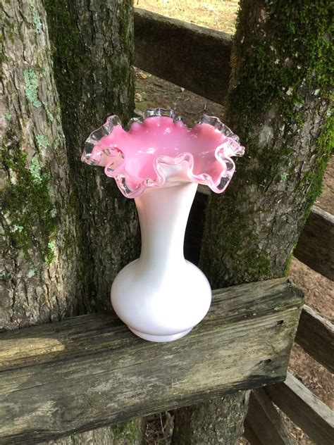 Vintage White And Pink Ruffled Vase Vintage Fenton Ruffled Etsy Milk Glass Vase Pink Vase