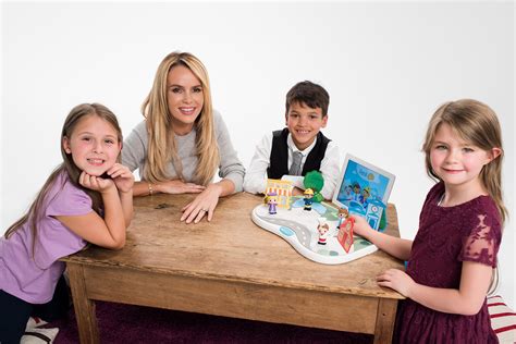 She then gave birth to his third child, daughter hollie rose. I met Amanda Holden at the Pebli Town Launch Event - Jacintaz3