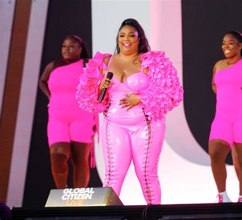 Lizzo Gives A Ted Talk On Twerking Says It Helped Her Love Her Body