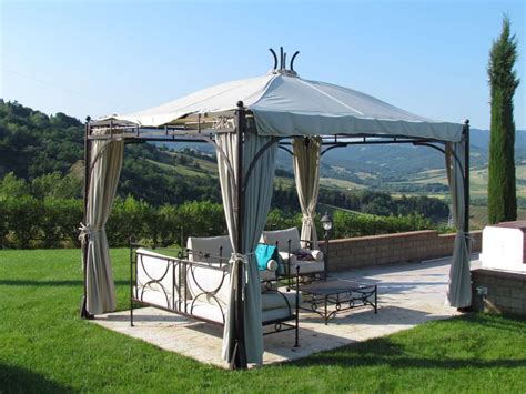 Vendo antico cancelletto due battenti in ferro battuto anni 50 completo di cardini e serratura tutto rivettato, solo da riverniciare. Idee per costruire un gazebo in ferro battuto (Foto ...
