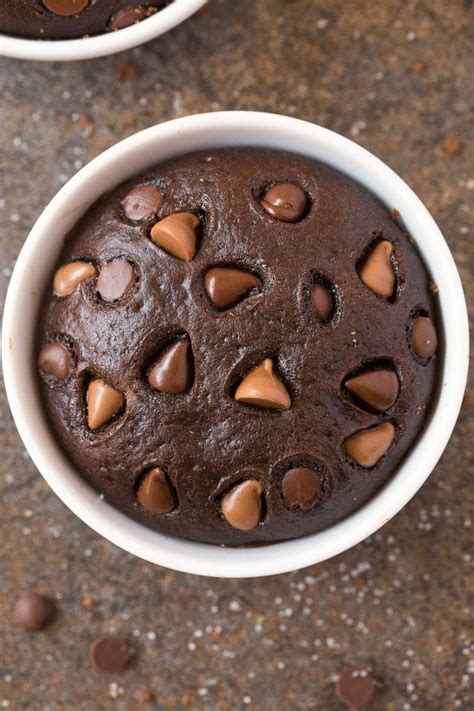 Add the flour, cocoa powder, sugar, salt and baking powder to a mug. Healthy 4 Ingredient Flourless Chocolate Mug Cake (Paleo ...