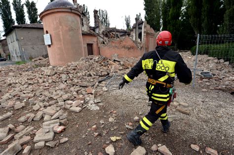 Terremoto In Emilia Le Foto Il Post