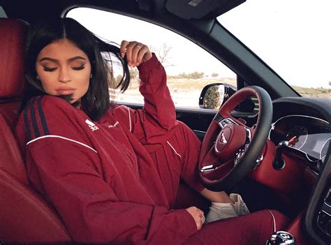 kylie jenner is officially back on instagram with a sultry snapshot e online uk