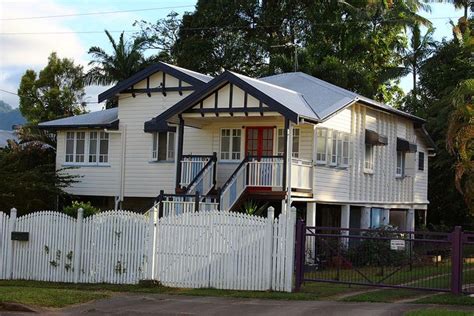 Queenslander House In Edge Hill Cairns Queenslander House