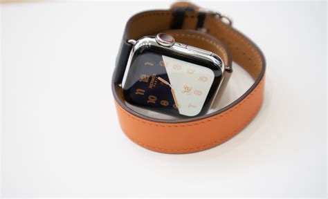 Hermès）とは、フランスの株式合資会社 エルメス・アンテルナショナル社 (hermès international, s.a.) が展開するファッションブランドないし商標である。フランス語において、人名が由来なので語尾の. 「アップルウォッチ エルメス」からカラフルな新型モデルが登場