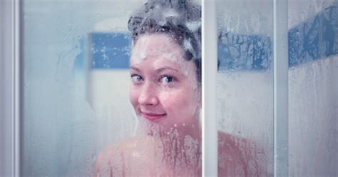 How To Take A Shower According To Dermatologists