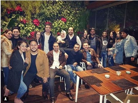 انا اسمي هادي عمري 34 سنة تزوجت عام 2000 من امرأة فائقة الجمال وتكبرني بسنتين وهي محجبة , كانت علاقتنا الجنسية كأي. محمد أنور يحتفل بعيد ميلاده مع نجوم «مسرح مصر».. شاهد