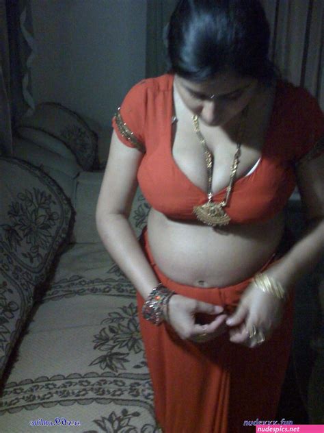 Homely Desi Wife Saree Petticoat Removing Nude Pics Nudes Pics