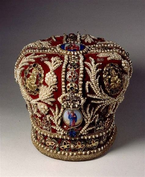 Russia Crown Jewels One Of The Romanov Crowns With Gold Embroidery