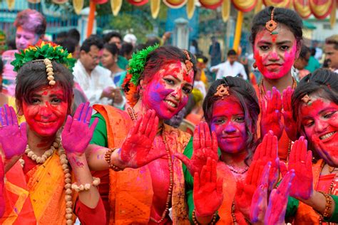 46 Of The Most Incredible Pictures From This Years Holi Festival