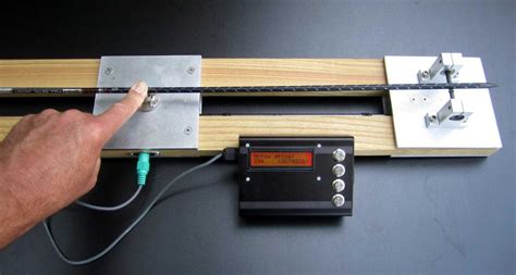 This Electronic Arrow Spine Tester Measures Arrow Consistency Arduino