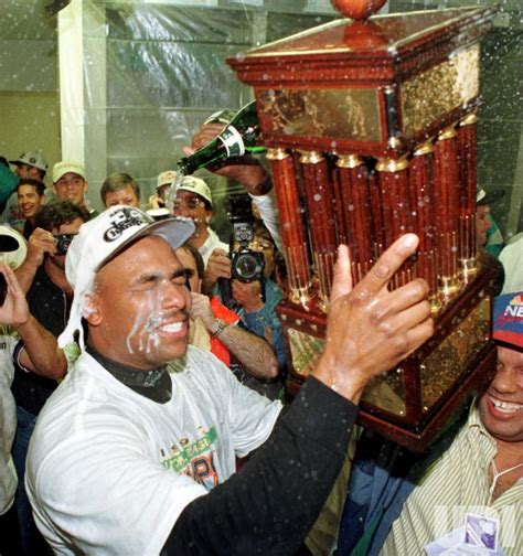 Photo Marlins Bobby Bonilla Holds Nlcs Trophy