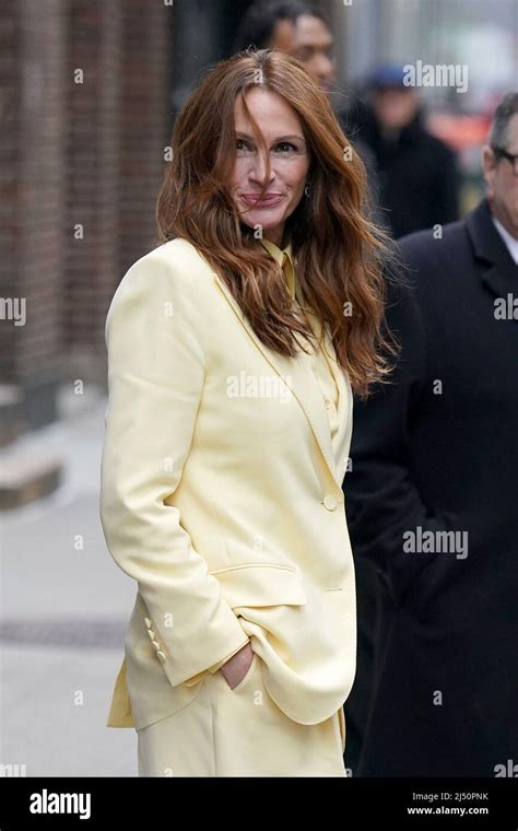 New York Ny Usa 18th Apr 2022 Julia Roberts Out And About For The