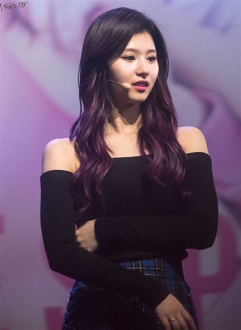 6 Amazing Pictures Of Sanas Sexy Shoulder Outfit Koreaboo