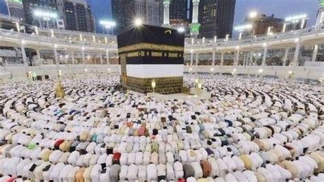 Why Do Thousands Want To Show Off Mecca On A Chat App Bbc News
