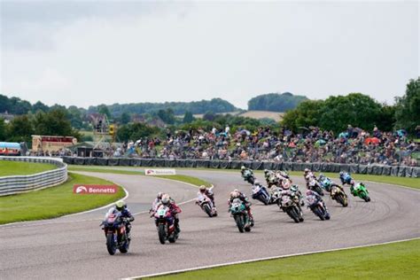 thruxton set for bennetts bsb scorcher in fight for showdown spots motorcycle news
