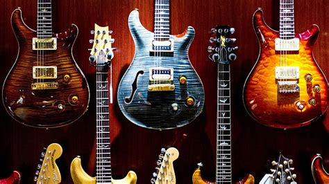 Varias Guitarras Eléctricas De Varios Colores Guitarra Guitarra
