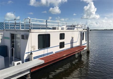 Houseboat Vacation Rentals In The Florida Keys Mangrove Marina