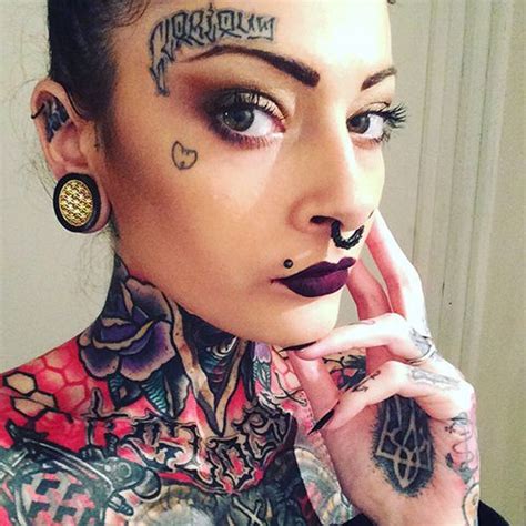 Татуированные девочки увлекают просмотри все 197 фото Маленькие татуировки для мужчин