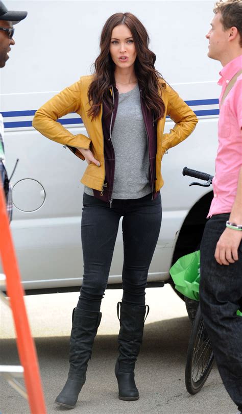 Megan Fox In Tight Jeans On The Set Of Tmnt 27 Gotceleb