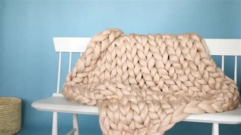 24 Easy Diy Chunky Knit Blankets That Are All The Rage