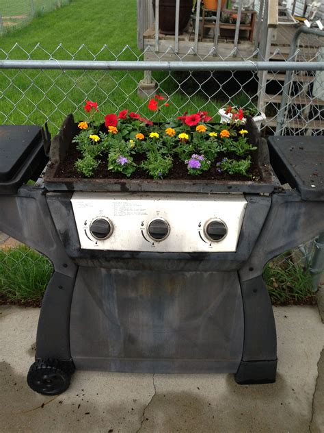 Dont Throw Away Grill Male Them In To Planters Outdoor Decor