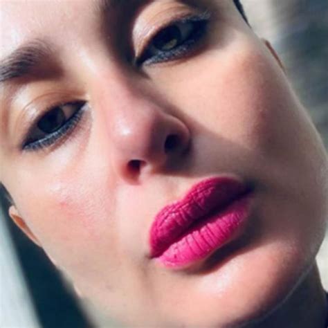 Kareena Kapoor Khan Flaunts Her Pink Lips In A Beautiful Selfie Stylepk