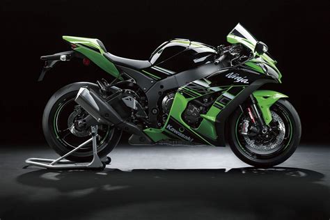 It is available in 2 variants in the malaysia. Kawasaki Ninja ZX-10R Price, Specifications India