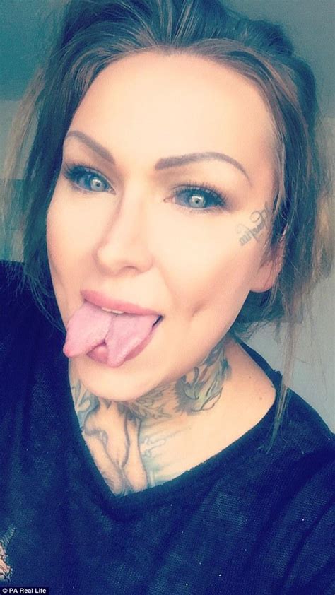 woman gets tongue split eyes tattooed and insists she looks much better now photos 国际 蛋蛋赞