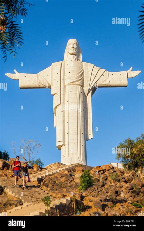 Torists Largest Statue Of Jesus Christ In The World The Cristo De La